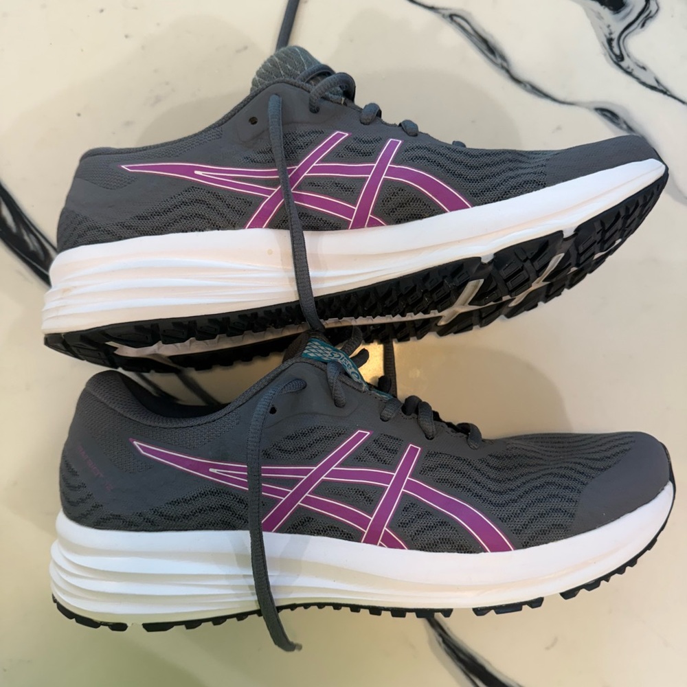 ASICS Women's Gray and Purple Athletic Shoes